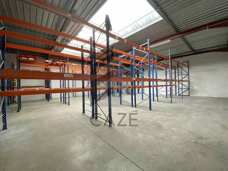 Flex in Mérignac for lease - Interior Photo - Image 2 of 5