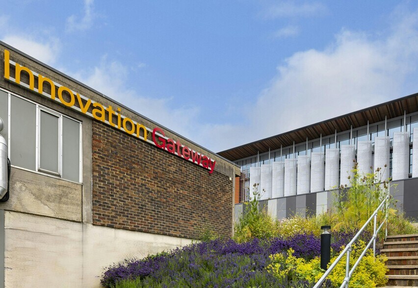 Cotswold Rd, Sutton for lease - Primary Photo - Image 1 of 11