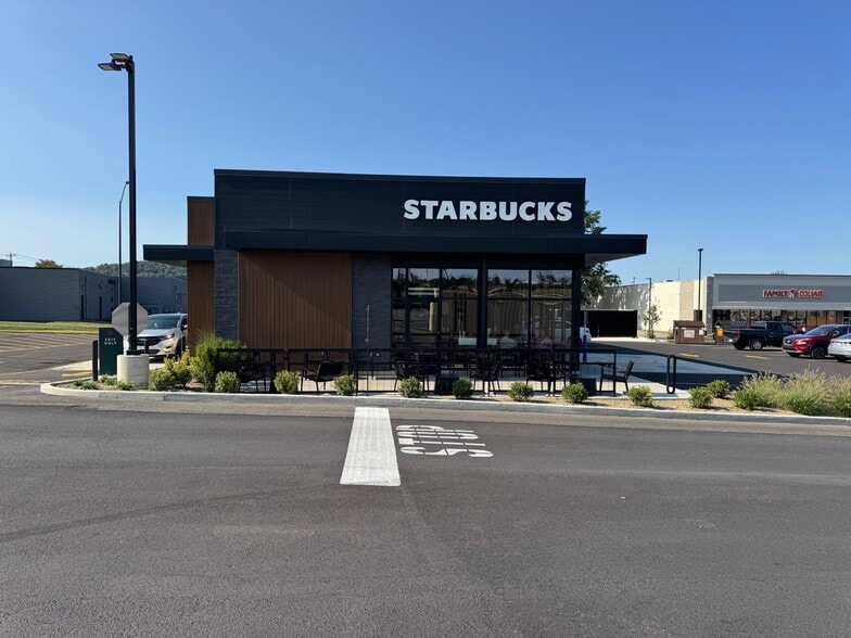 451 Hyde Park Rd, Leechburg, PA for lease - Building Photo - Image 3 of 16