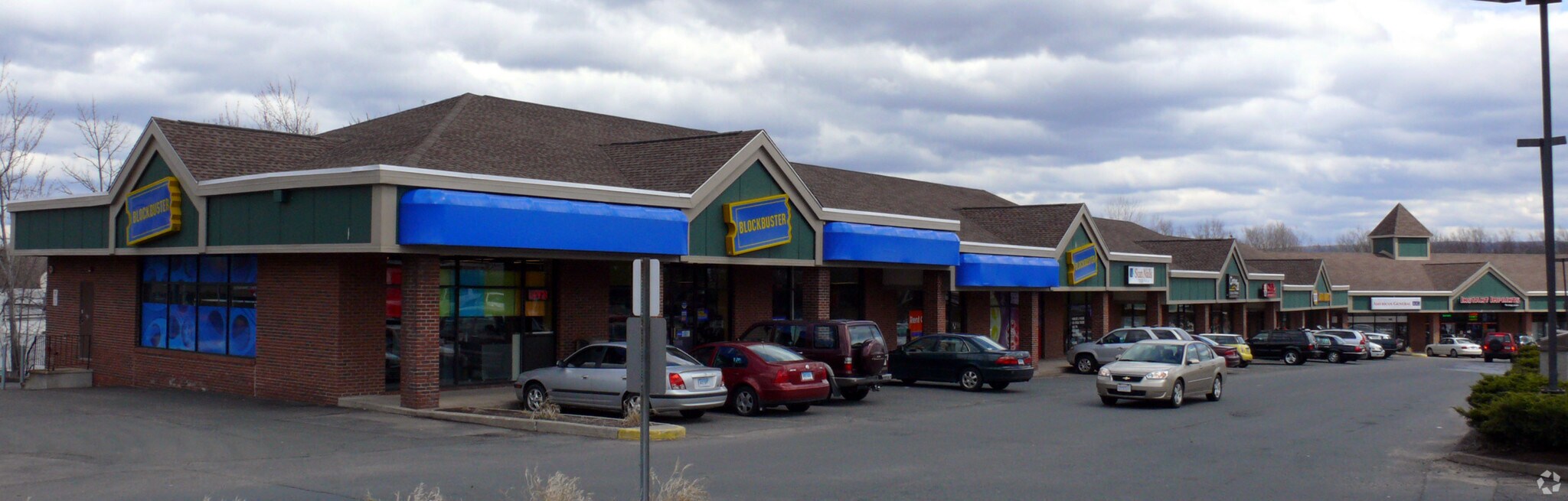 425477 S Broad St, Meriden, CT 06450 Parke Plaza Shopping Center