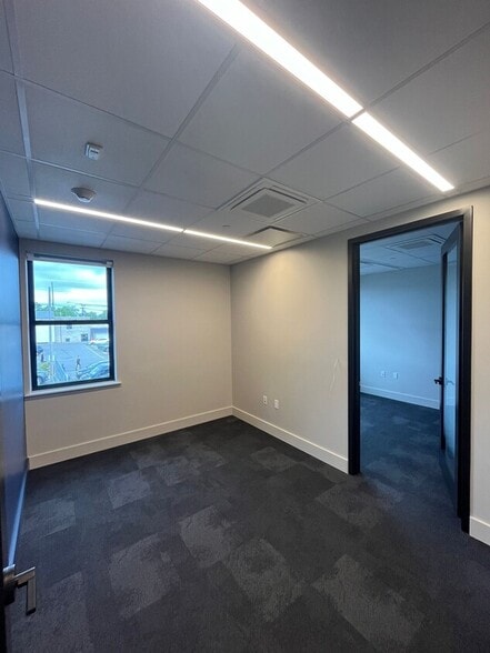 488 Central Ave, Cedarhurst, NY for lease - Interior Photo - Image 2 of 8