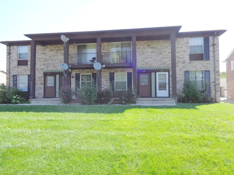 2363 Rockspring Rd, Toledo, OH for sale - Building Photo - Image 1 of 1