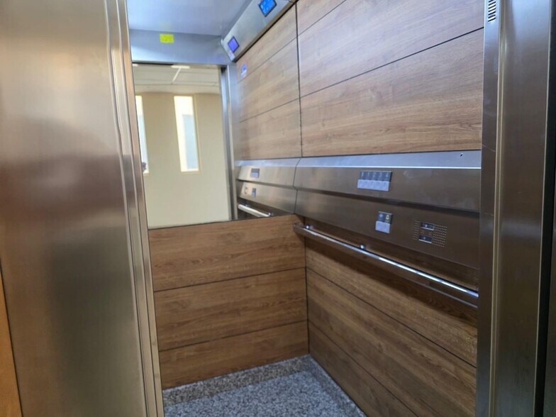 Office in El Ejido for lease - Building Photo - Image 2 of 9