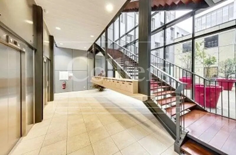 Office in Lyon for lease - Building Photo - Image 2 of 15