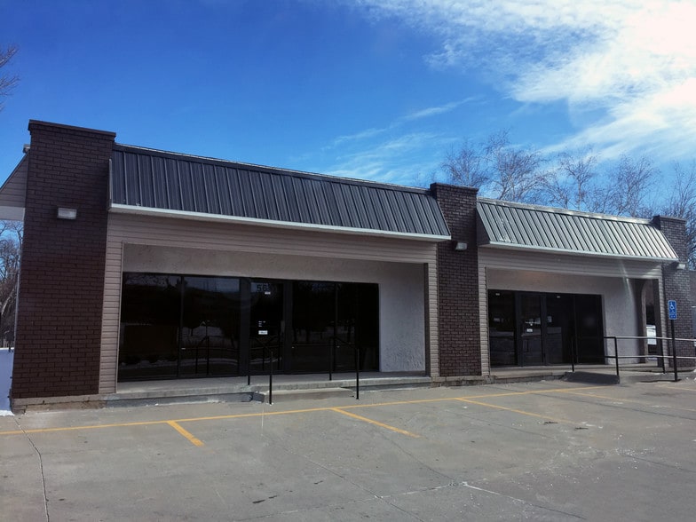 5601 Fleur Dr, Des Moines, IA 50321