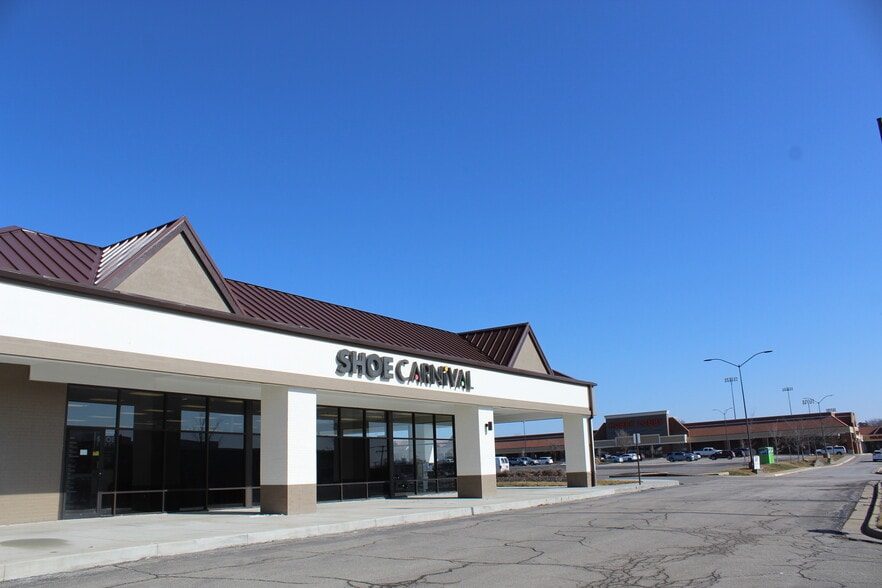 11528-11570 W 95th St, Overland Park, KS for lease - Building Photo - Image 2 of 6