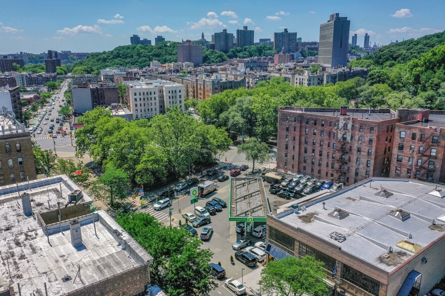 242 Dyckman St, New York, NY for sale - Building Photo - Image 2 of 10