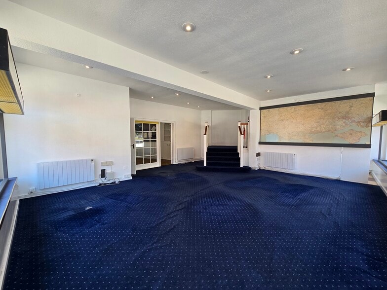 23-25 Old Milton Rd, New Milton for lease - Building Photo - Image 3 of 7