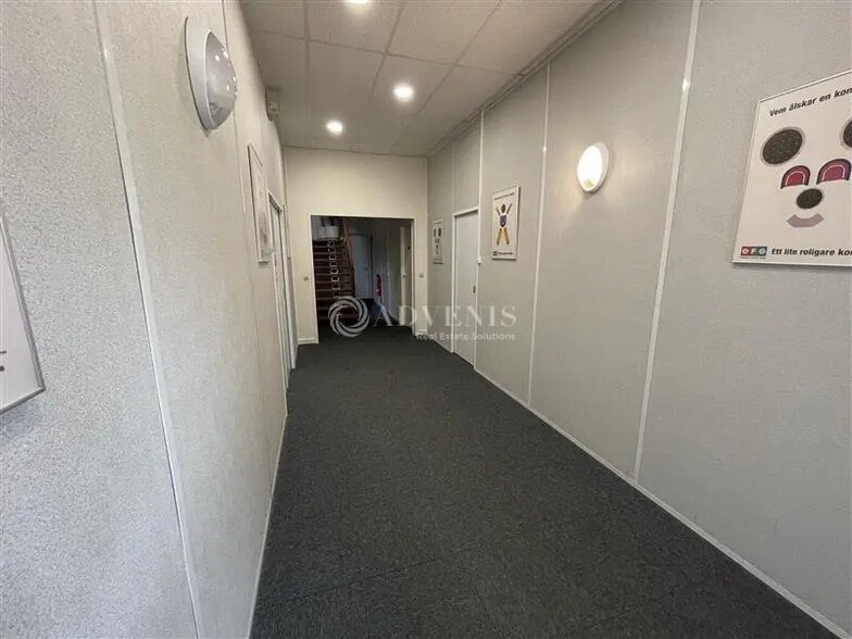 Office in Tremblay-en-France for lease - Lobby - Image 2 of 8