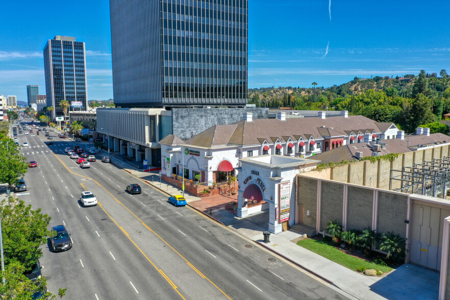 15928 Ventura Blvd, Encino, CA for lease - Building Photo - Image 2 of 8