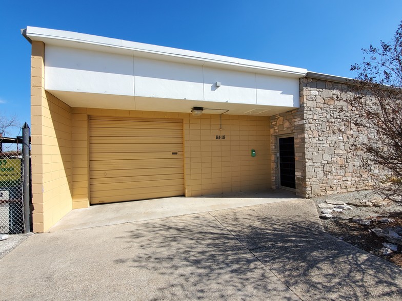 8418 Speedway Dr, San Antonio, TX for lease - Building Photo - Image 2 of 11