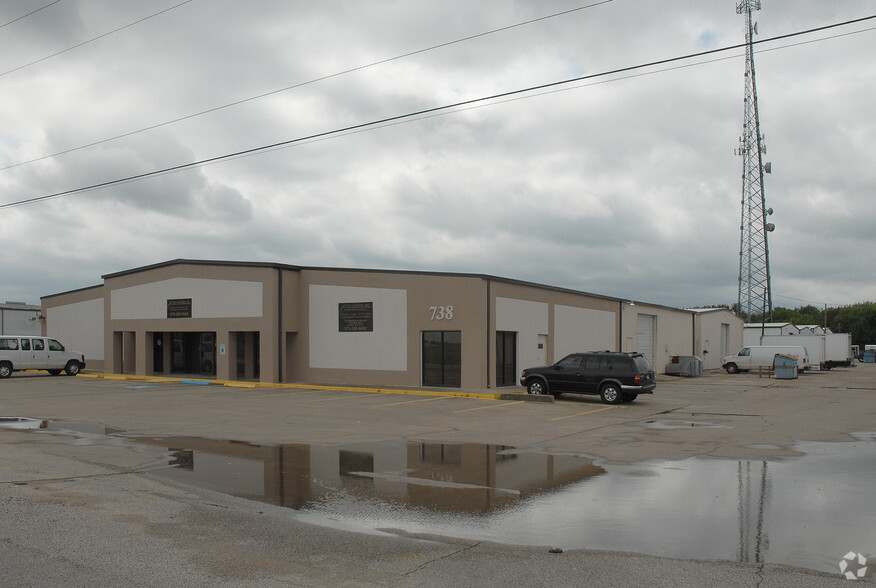 738 S Main St, Clute, TX for sale - Primary Photo - Image 1 of 1