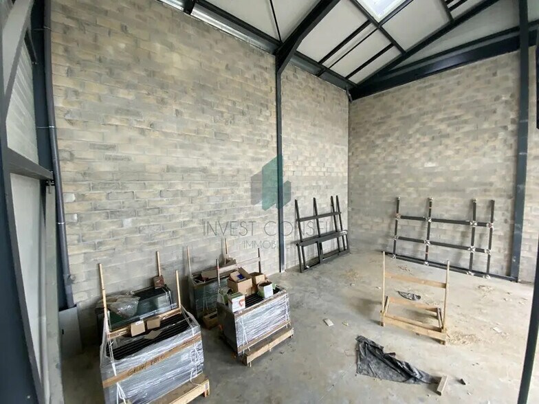 Flex in Groslay for lease - Building Photo - Image 3 of 8