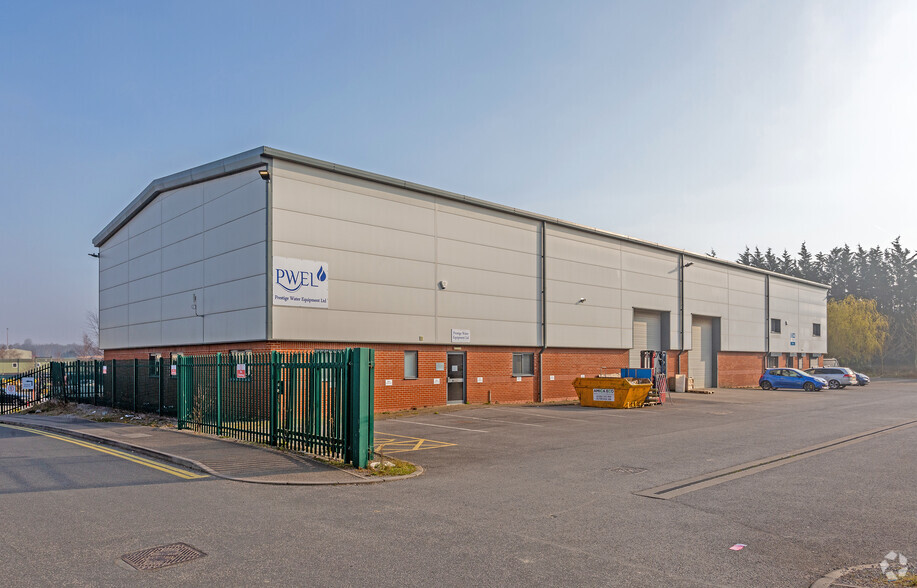 Bryans Clos, Doncaster for lease - Primary Photo - Image 1 of 3