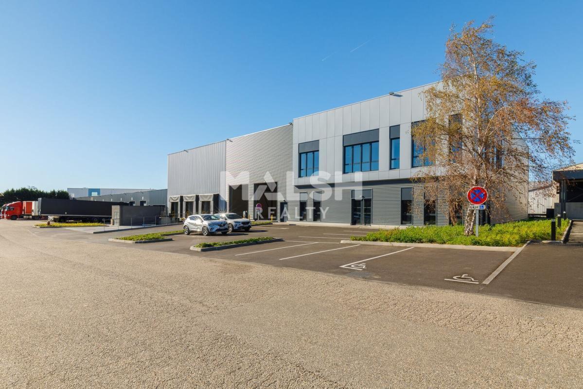Flex in Corbas for lease Building Photo- Image 1 of 37