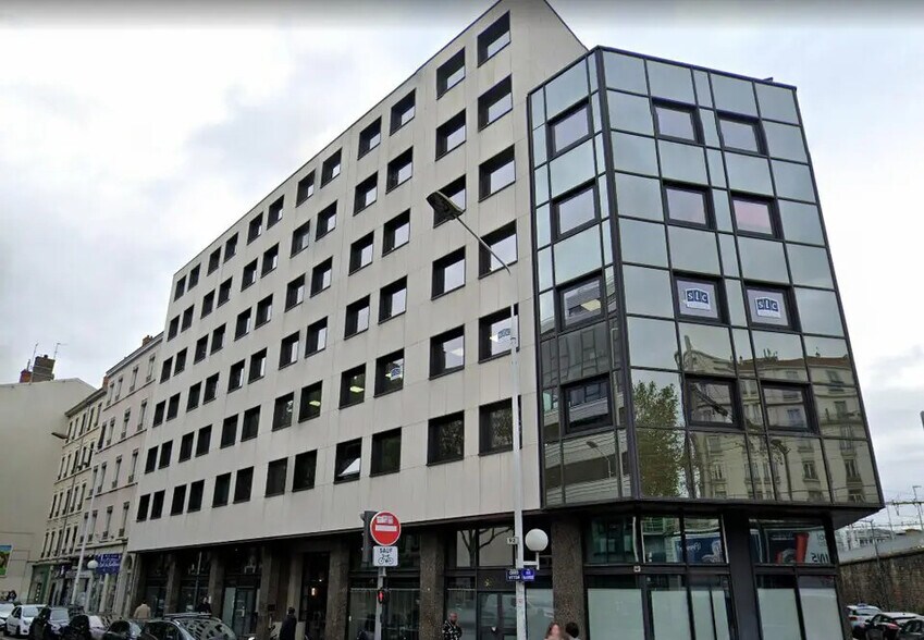 Office in Lyon for lease - Building Photo - Image 1 of 11