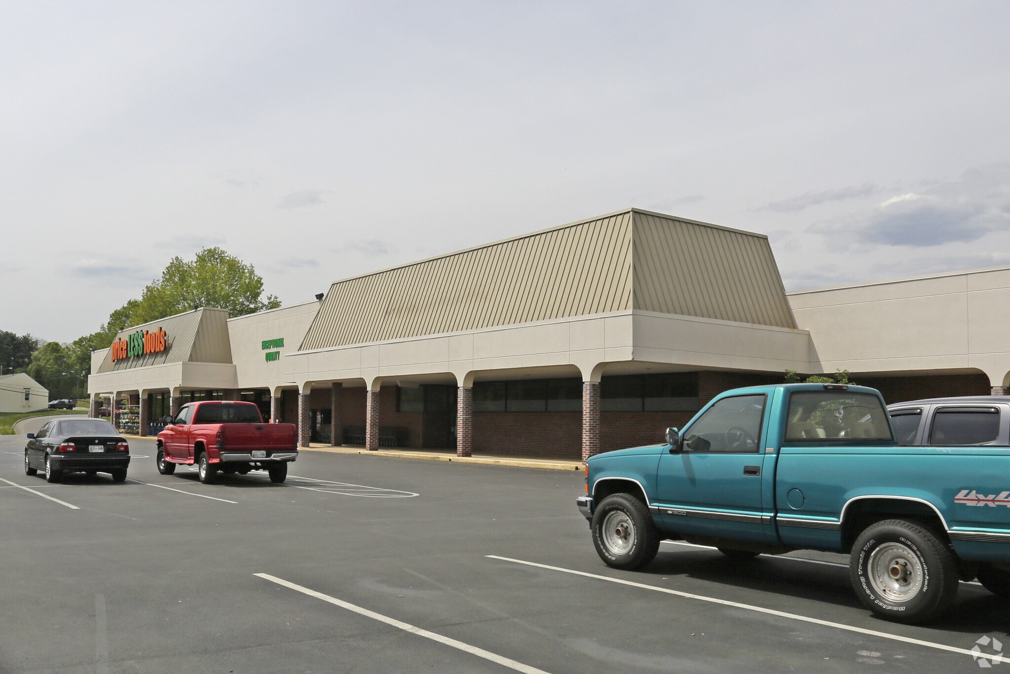 43204330 W Stone Dr, Kingsport, TN 37660 Allendale Market Place