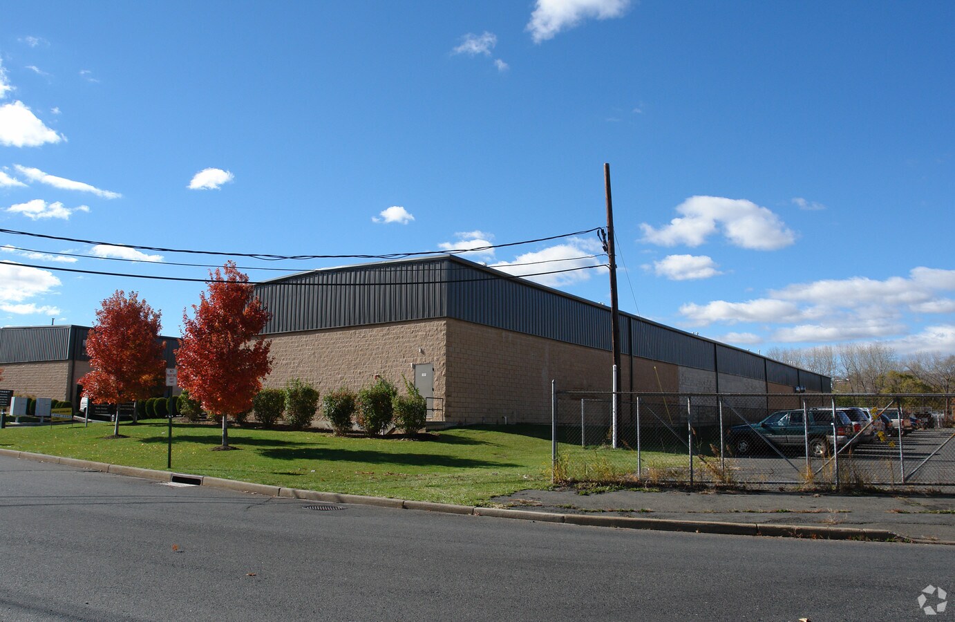 99 Grand St, Moonachie, NJ 07074