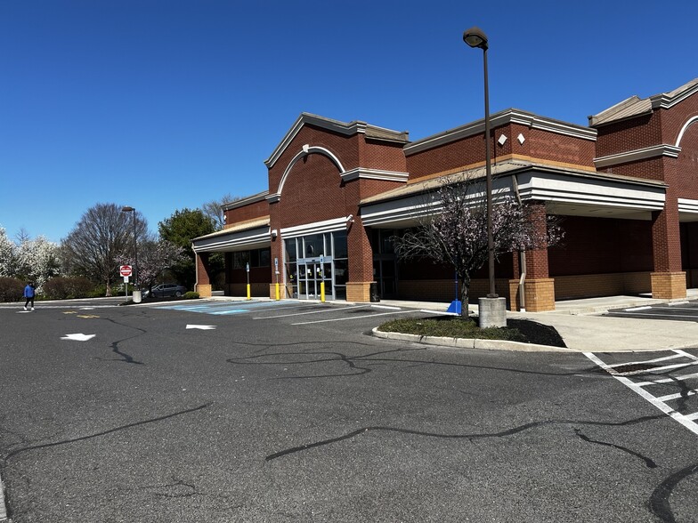 335 Village Center Dr, Logan Township, NJ for lease - Primary Photo - Image 1 of 7