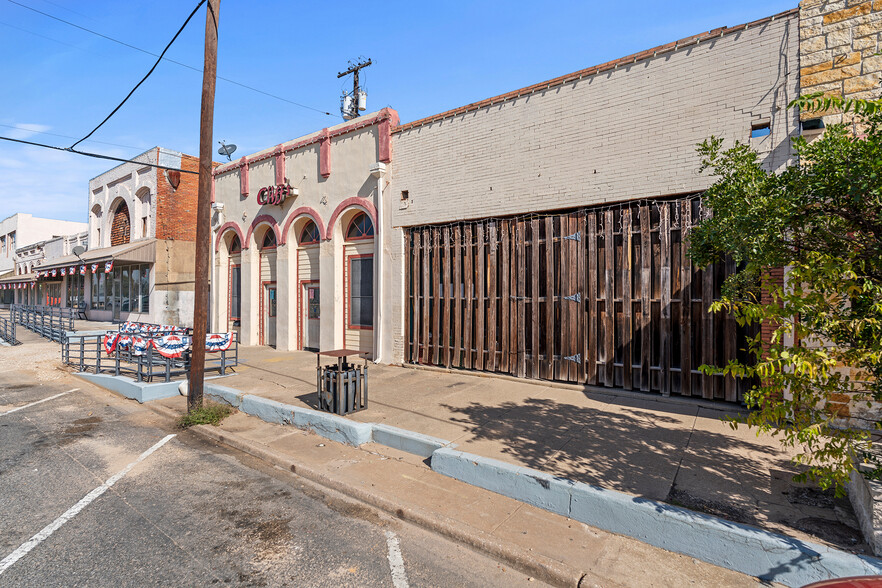 218 N Main St, Rockdale, TX for sale - Building Photo - Image 3 of 15