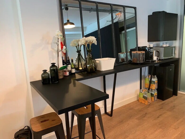 Office in Paris for lease - Building Photo - Image 1 of 6