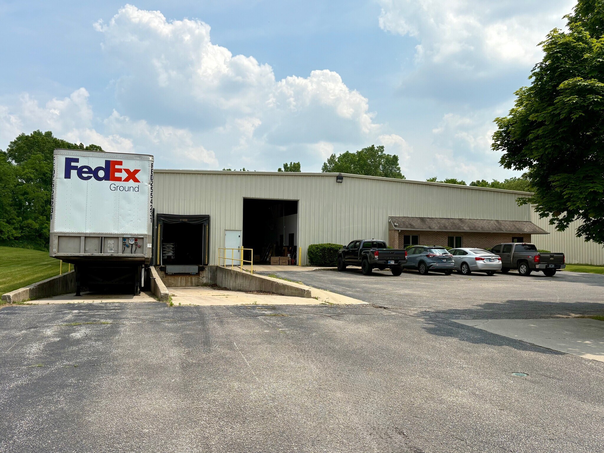 2900 Gateway Dr, Elkhart, IN for lease Building Photo- Image 1 of 7