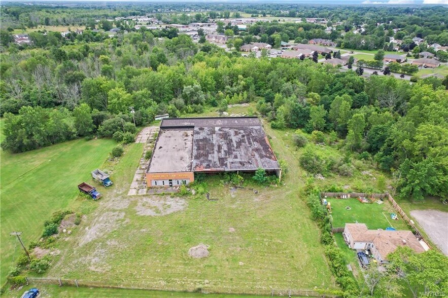 6764 Akron Rd, Lockport, NY 14094