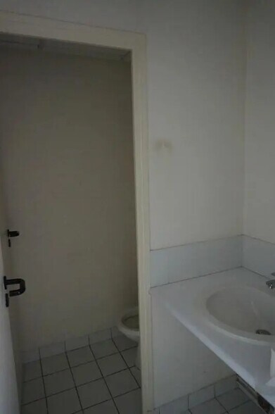 Office in Chartres for lease - Interior Photo - Image 3 of 3