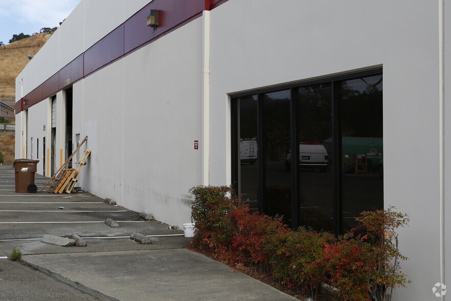 183-185 Arthur Rd, Martinez, CA for lease - Building Photo - Image 2 of 2