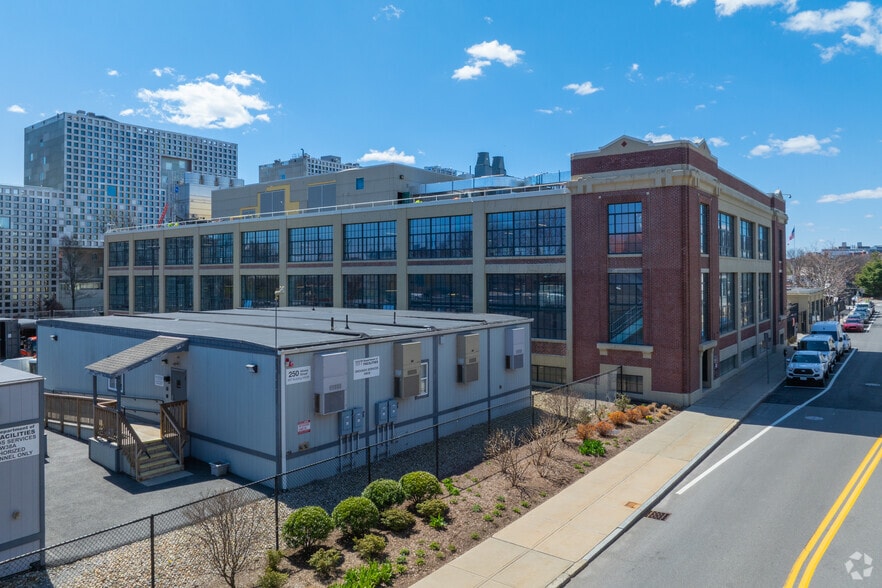 270 Albany St, Cambridge, MA for lease - Building Photo - Image 2 of 5