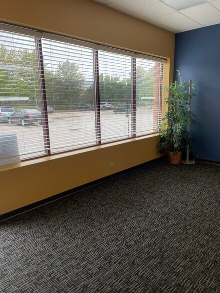 Eola and Hafenrichter Rd, Aurora, IL for lease - Interior Photo - Image 3 of 6
