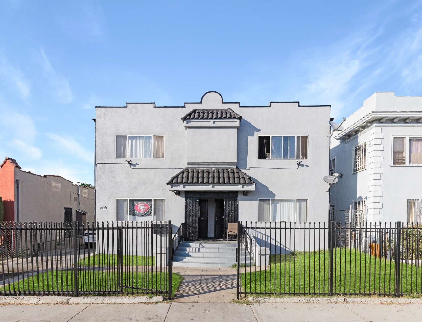 187 W 41st Pl, Los Angeles, CA for sale Primary Photo- Image 1 of 1