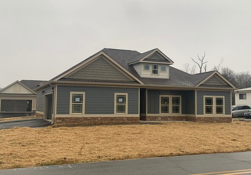 998 Steele Rd, Rossville, GA 30741