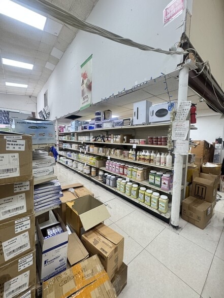 3318 Farrington St, Flushing, NY for sale - Interior Photo - Image 2 of 4