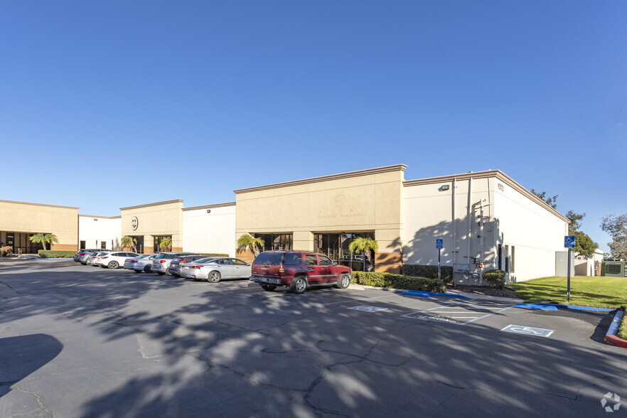 9350-9372 Cabot Dr, San Diego, CA for lease - Primary Photo - Image 1 of 5