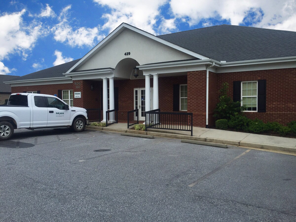 429 Roper Mountain Rd, Greenville, SC 29615