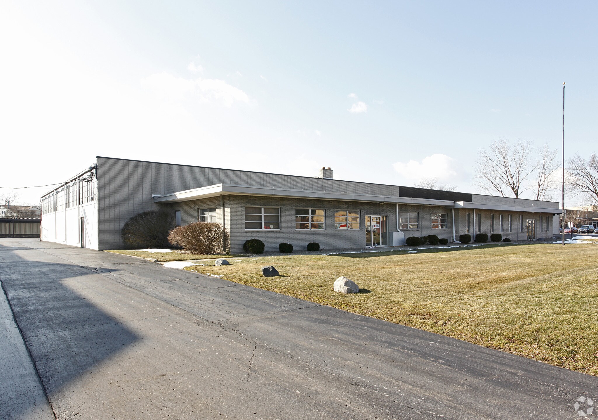 1177 W Maple Rd, Clawson, MI for sale Primary Photo- Image 1 of 1