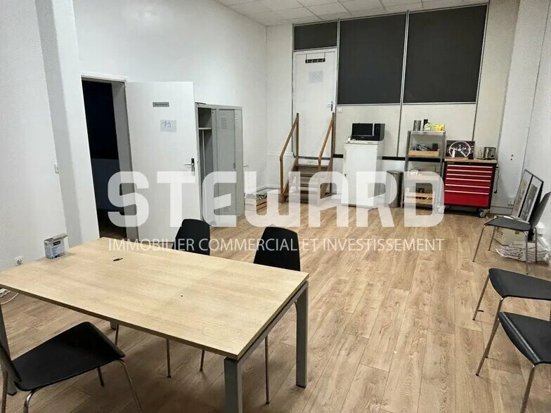 Flex in Saint-André-lez-Lille for lease - Interior Photo - Image 3 of 10