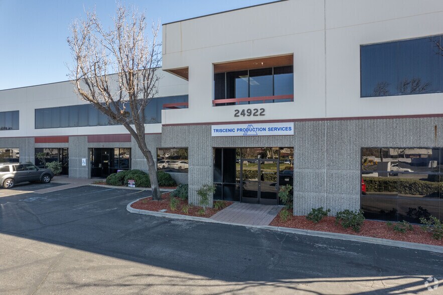 24922 Anza Dr, Valencia, CA for lease - Building Photo - Image 2 of 12