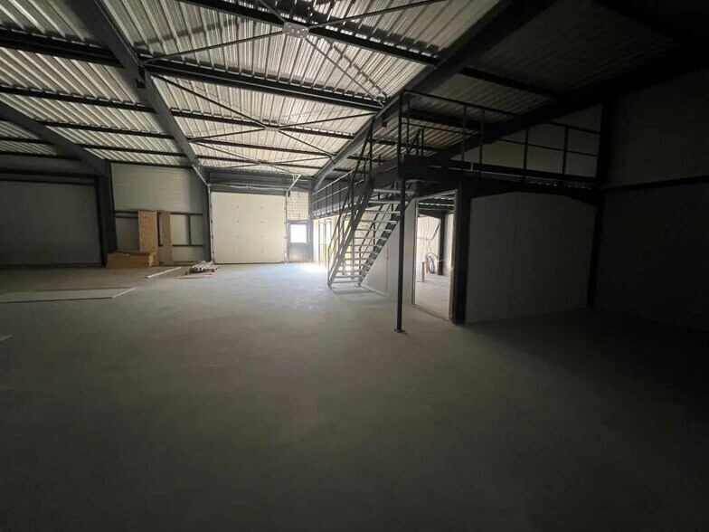 Flex in Jonage for lease - Building Photo - Image 3 of 14