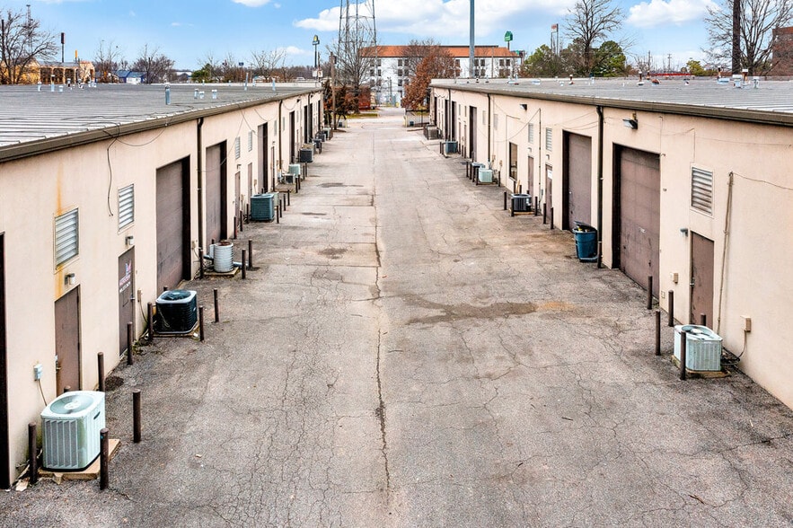 6047 Executive Center Dr, Memphis, TN for lease - Building Photo - Image 3 of 3