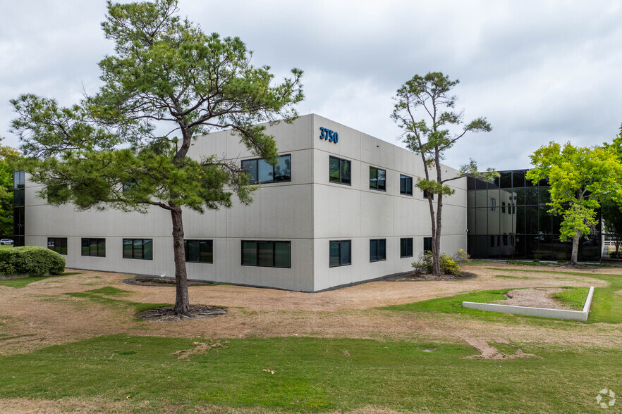 3750 Briarpark Dr, Houston, TX for lease - Primary Photo - Image 1 of 6