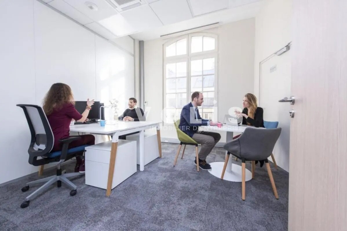 Office in Paris for lease Interior Photo- Image 1 of 13