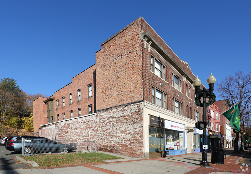 85-92 W Main St, Meriden, CT for lease - Building Photo - Image 2 of 3