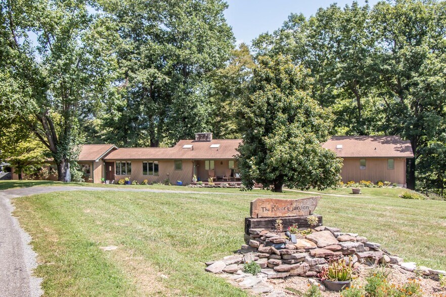 19080 N Fork River Rd, Abingdon, VA 24210