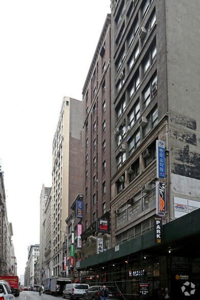 34-36 W 32nd St, New York, NY for lease - Primary Photo - Image 1 of 15