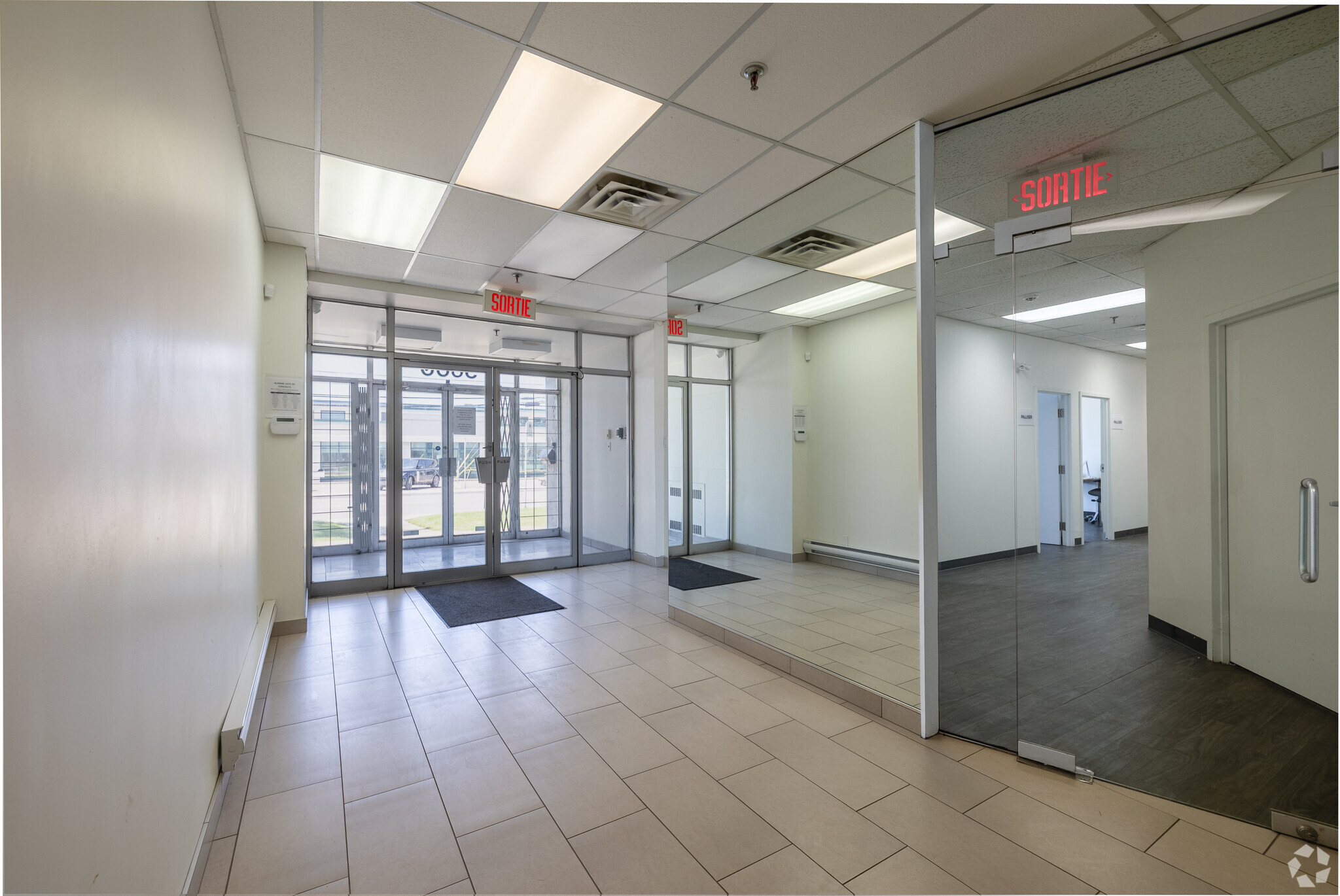5600-5620 Rue Ferrier, Mt Royal, QC for lease Interior Photo- Image 1 of 8