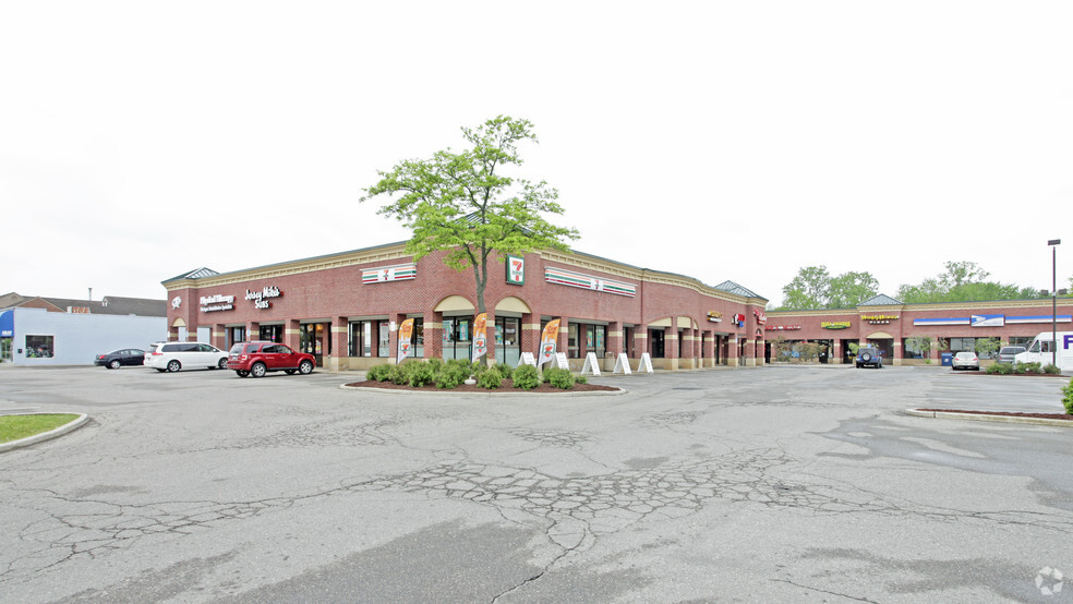 2596-2674 S Rochester Rd, Rochester Hills, MI for lease - Building Photo - Image 2 of 5