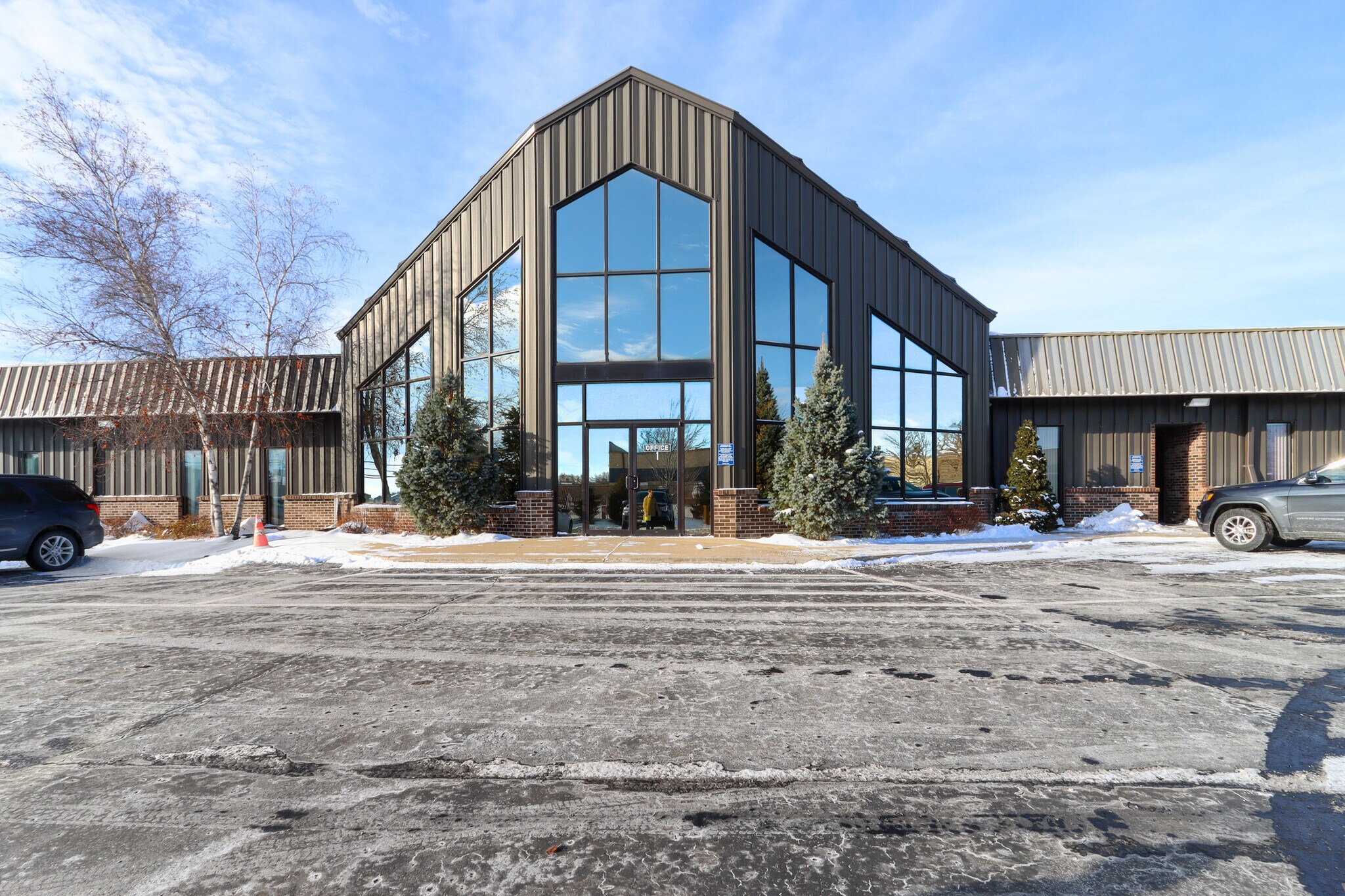 Industrial in Delavan, WI for sale Primary Photo- Image 1 of 1