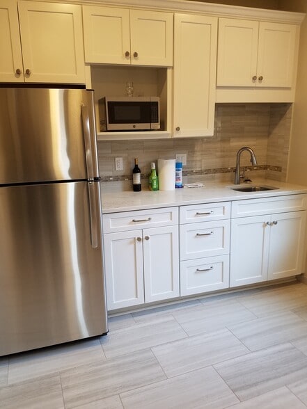 425-427 Cochran Rd, Pittsburgh, PA for sale - Interior Photo - Image 2 of 7